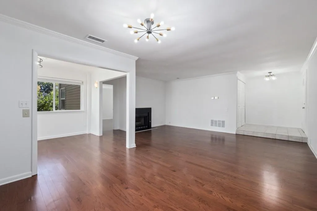 30 Dunwoody Springs Drive, Sandy Springs, Georgia 30328, 2 Bedrooms Bedrooms, ,2 BathroomsBathrooms,Residential,Sold,30 Dunwoody Springs Drive,6808220