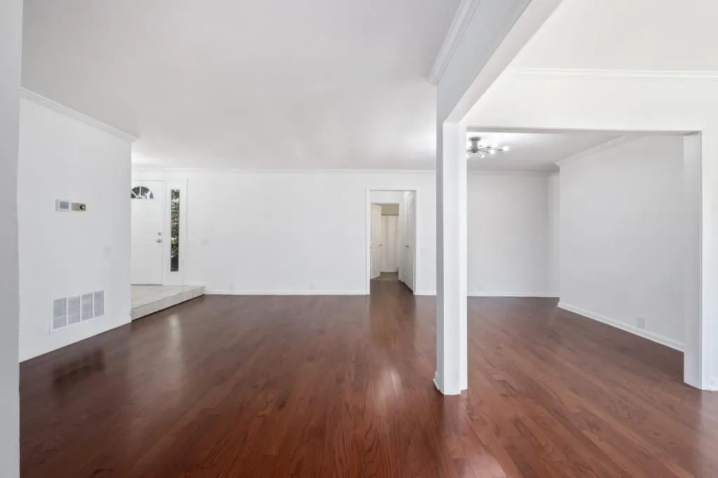 30 Dunwoody Springs Drive, Sandy Springs, Georgia 30328, 2 Bedrooms Bedrooms, ,2 BathroomsBathrooms,Residential,Sold,30 Dunwoody Springs Drive,6808220