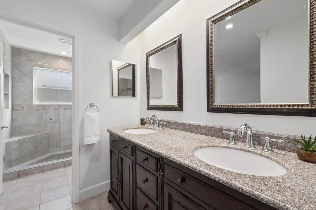 30 Dunwoody Springs Drive, Sandy Springs, Georgia 30328, 2 Bedrooms Bedrooms, ,2 BathroomsBathrooms,Residential,Sold,30 Dunwoody Springs Drive,6808220