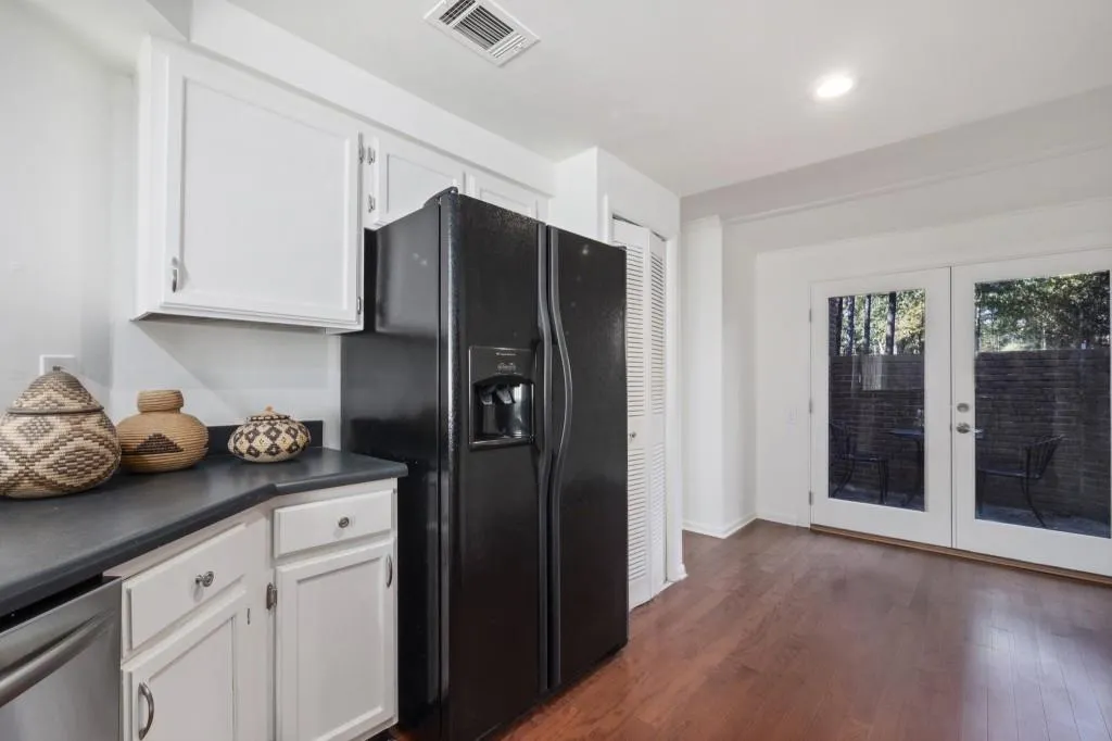 30 Dunwoody Springs Drive, Sandy Springs, Georgia 30328, 2 Bedrooms Bedrooms, ,2 BathroomsBathrooms,Residential,Sold,30 Dunwoody Springs Drive,6808220