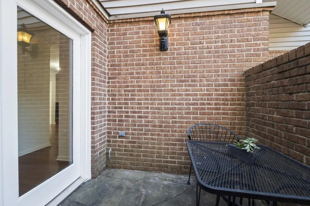 30 Dunwoody Springs Drive, Sandy Springs, Georgia 30328, 2 Bedrooms Bedrooms, ,2 BathroomsBathrooms,Residential,Sold,30 Dunwoody Springs Drive,6808220