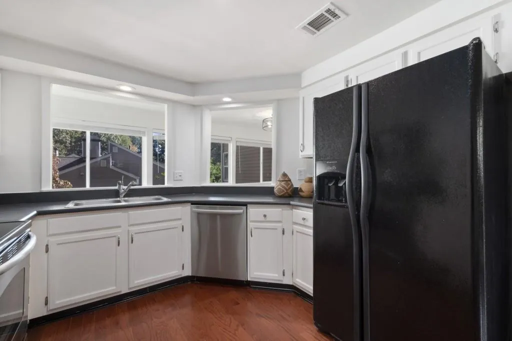 30 Dunwoody Springs Drive, Sandy Springs, Georgia 30328, 2 Bedrooms Bedrooms, ,2 BathroomsBathrooms,Residential,Sold,30 Dunwoody Springs Drive,6808220