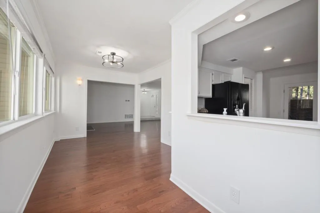 30 Dunwoody Springs Drive, Sandy Springs, Georgia 30328, 2 Bedrooms Bedrooms, ,2 BathroomsBathrooms,Residential,Sold,30 Dunwoody Springs Drive,6808220