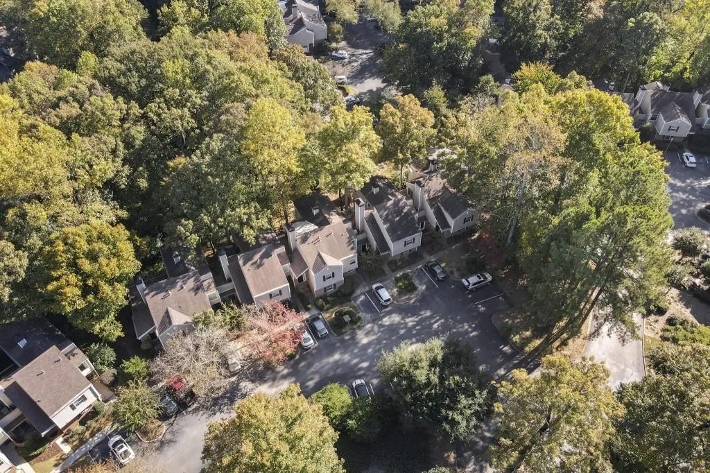 30 Dunwoody Springs Drive, Sandy Springs, Georgia 30328, 2 Bedrooms Bedrooms, ,2 BathroomsBathrooms,Residential,Sold,30 Dunwoody Springs Drive,6808220
