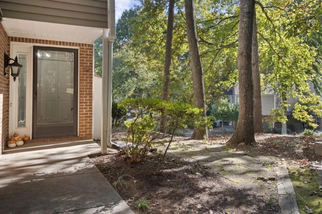 30 Dunwoody Springs Drive, Sandy Springs, Georgia 30328, 2 Bedrooms Bedrooms, ,2 BathroomsBathrooms,Residential,Sold,30 Dunwoody Springs Drive,6808220