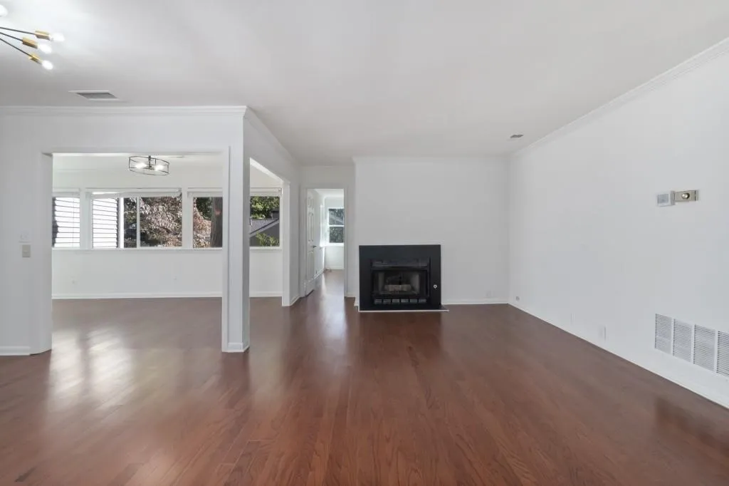 30 Dunwoody Springs Drive, Sandy Springs, Georgia 30328, 2 Bedrooms Bedrooms, ,2 BathroomsBathrooms,Residential,Sold,30 Dunwoody Springs Drive,6808220