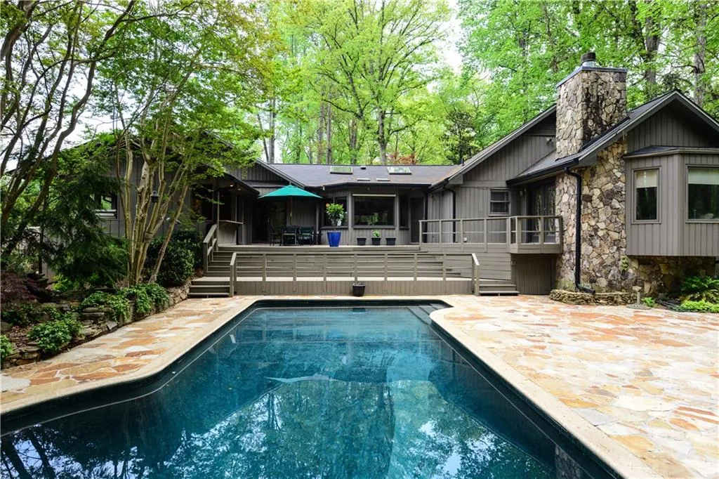 3860 Peachtree Dunwoody Road Ne, Atlanta, Georgia 30342, 4 Bedrooms Bedrooms, ,3 BathroomsBathrooms,Residential,Sold,3860 Peachtree Dunwoody Road Ne,5834525