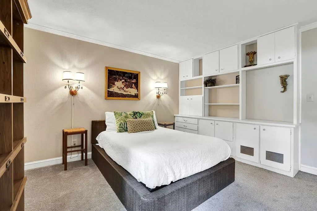 135 Nesbit Ferry Place, Sandy Springs, Georgia 30350, 4 Bedrooms Bedrooms, ,3 BathroomsBathrooms,Residential,Sold,135 Nesbit Ferry Place,7051422