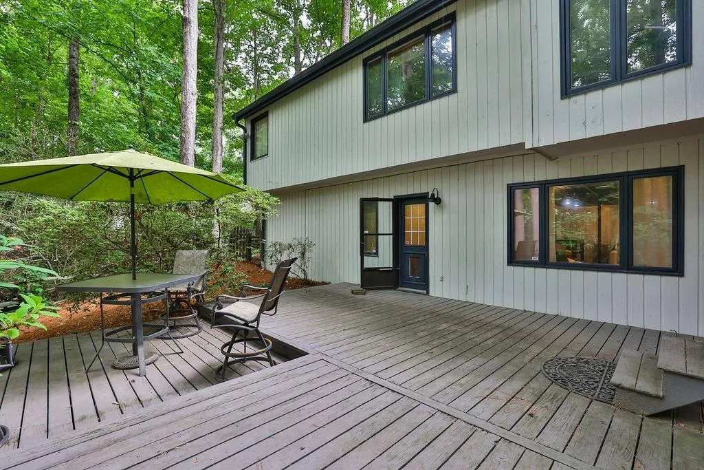 135 Nesbit Ferry Place, Sandy Springs, Georgia 30350, 4 Bedrooms Bedrooms, ,3 BathroomsBathrooms,Residential,Sold,135 Nesbit Ferry Place,7051422