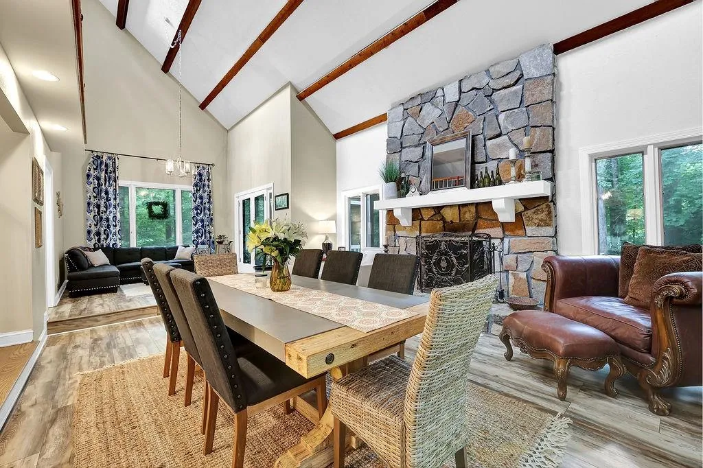 135 Nesbit Ferry Place, Sandy Springs, Georgia 30350, 4 Bedrooms Bedrooms, ,3 BathroomsBathrooms,Residential,Sold,135 Nesbit Ferry Place,7051422