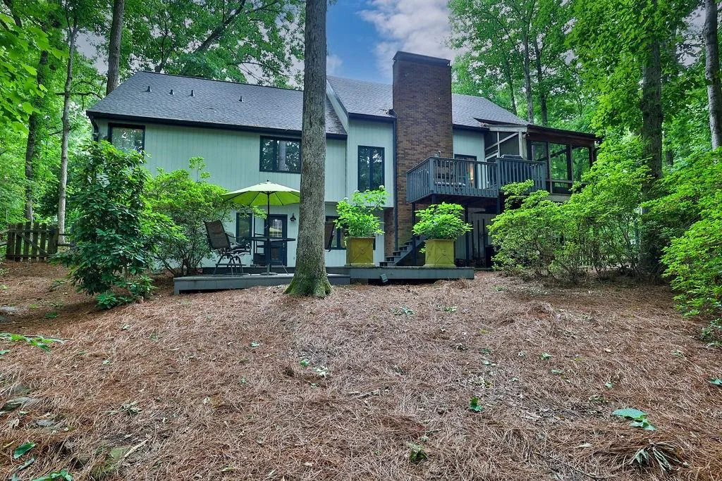 135 Nesbit Ferry Place, Sandy Springs, Georgia 30350, 4 Bedrooms Bedrooms, ,3 BathroomsBathrooms,Residential,Sold,135 Nesbit Ferry Place,7051422