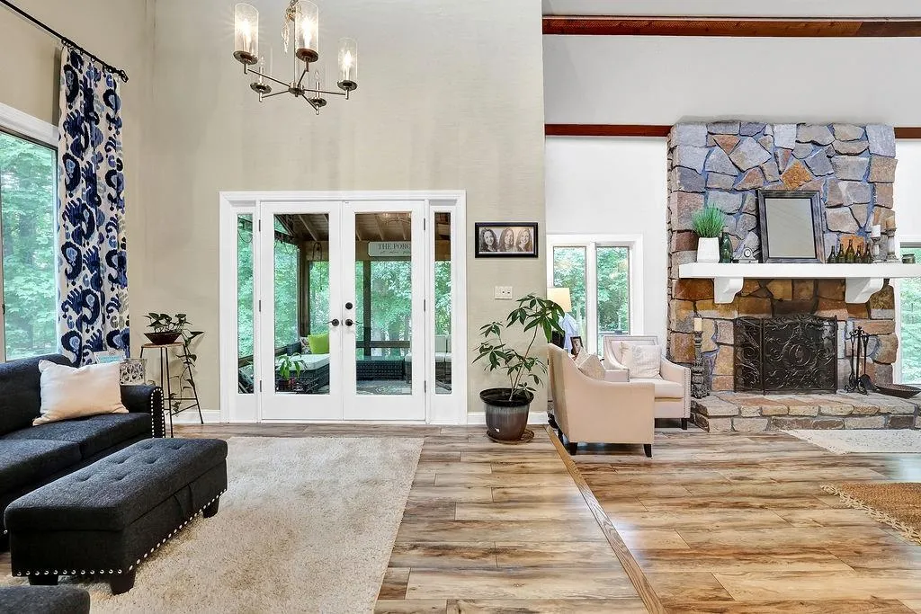 135 Nesbit Ferry Place, Sandy Springs, Georgia 30350, 4 Bedrooms Bedrooms, ,3 BathroomsBathrooms,Residential,Sold,135 Nesbit Ferry Place,7051422