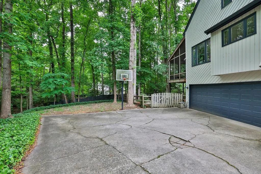 135 Nesbit Ferry Place, Sandy Springs, Georgia 30350, 4 Bedrooms Bedrooms, ,3 BathroomsBathrooms,Residential,Sold,135 Nesbit Ferry Place,7051422