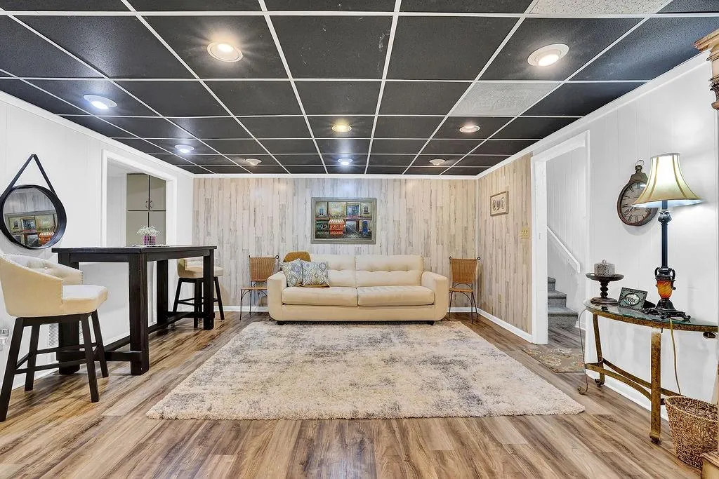 135 Nesbit Ferry Place, Sandy Springs, Georgia 30350, 4 Bedrooms Bedrooms, ,3 BathroomsBathrooms,Residential,Sold,135 Nesbit Ferry Place,7051422