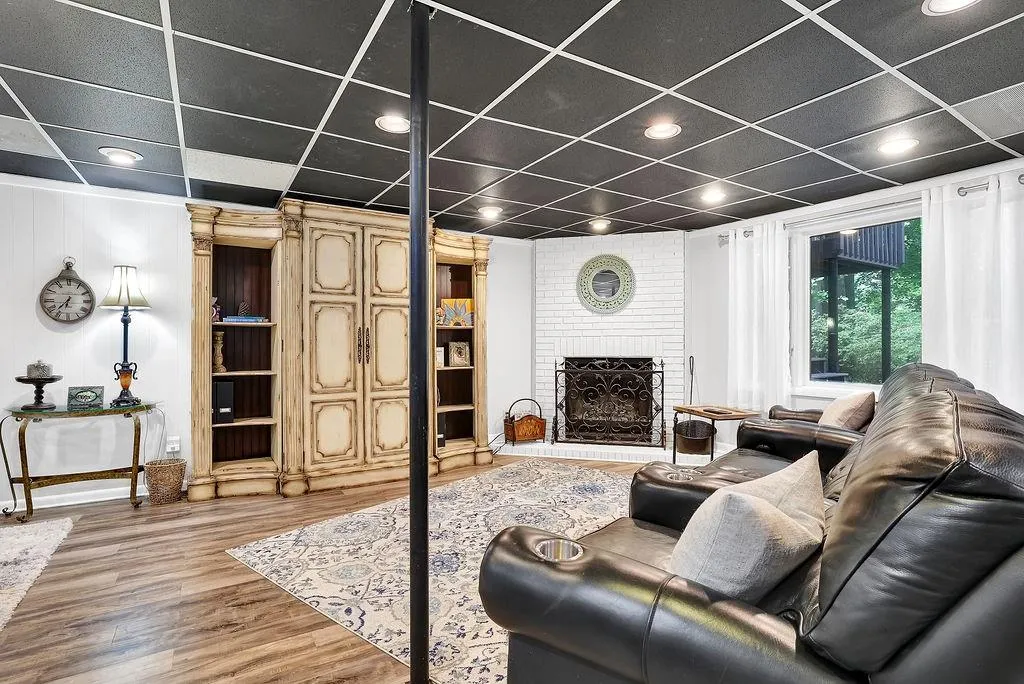 135 Nesbit Ferry Place, Sandy Springs, Georgia 30350, 4 Bedrooms Bedrooms, ,3 BathroomsBathrooms,Residential,Sold,135 Nesbit Ferry Place,7051422