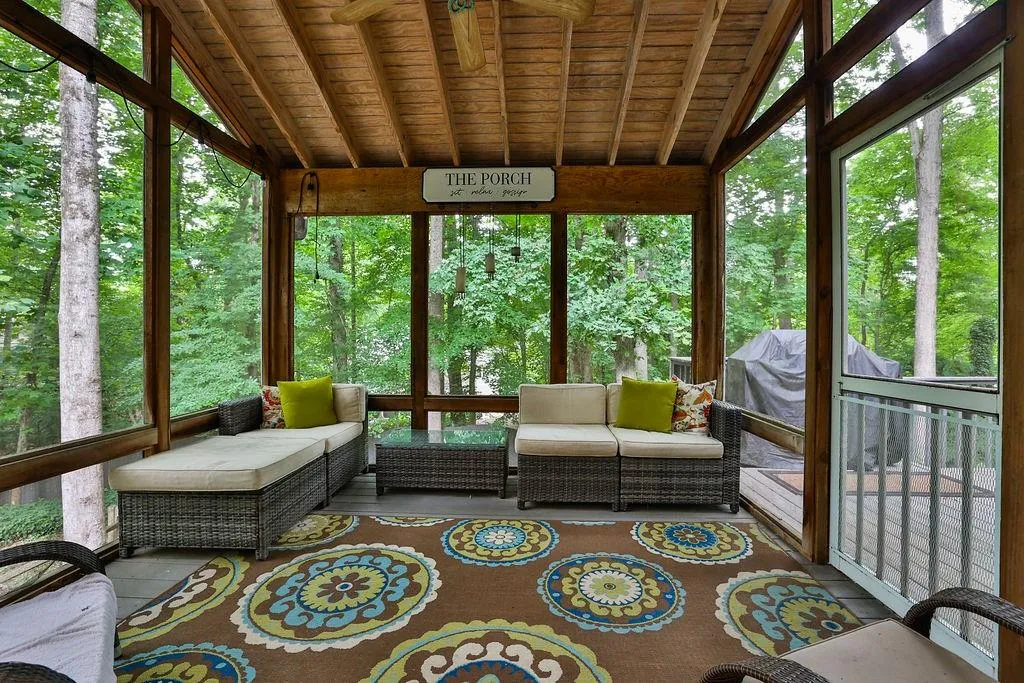 135 Nesbit Ferry Place, Sandy Springs, Georgia 30350, 4 Bedrooms Bedrooms, ,3 BathroomsBathrooms,Residential,Sold,135 Nesbit Ferry Place,7051422