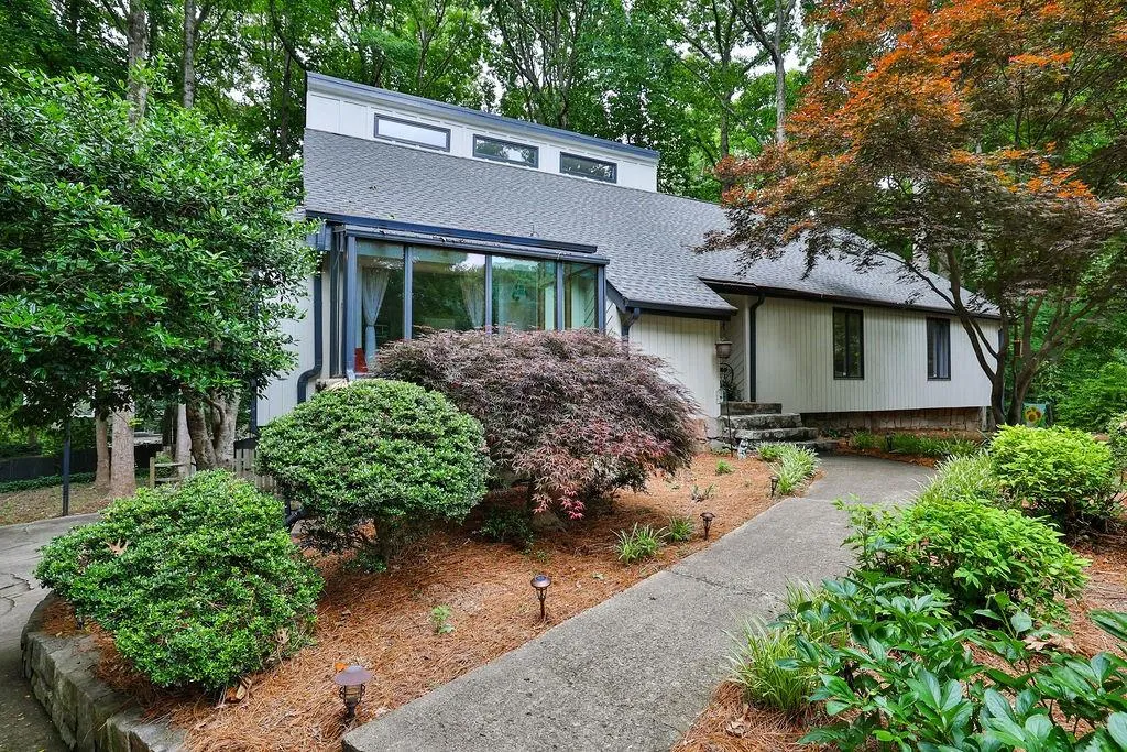 135 Nesbit Ferry Place, Sandy Springs, Georgia 30350, 4 Bedrooms Bedrooms, ,3 BathroomsBathrooms,Residential,Sold,135 Nesbit Ferry Place,7051422