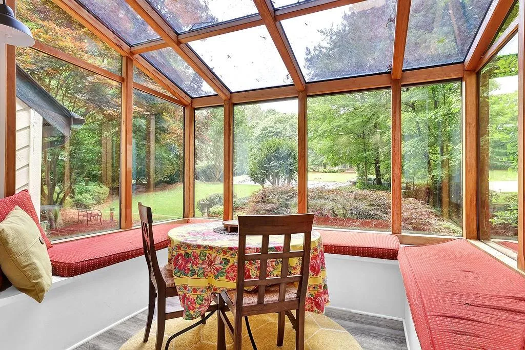 135 Nesbit Ferry Place, Sandy Springs, Georgia 30350, 4 Bedrooms Bedrooms, ,3 BathroomsBathrooms,Residential,Sold,135 Nesbit Ferry Place,7051422