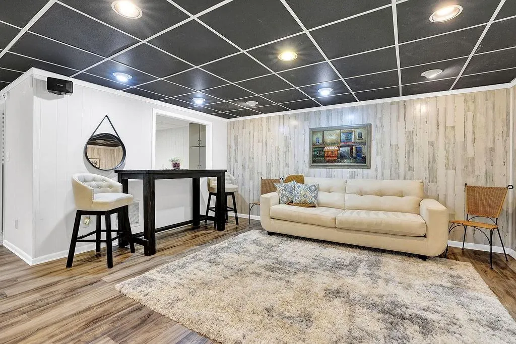 135 Nesbit Ferry Place, Sandy Springs, Georgia 30350, 4 Bedrooms Bedrooms, ,3 BathroomsBathrooms,Residential,Sold,135 Nesbit Ferry Place,7051422