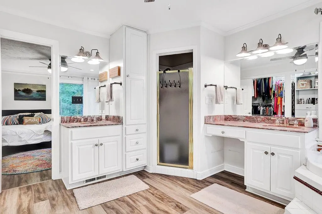 135 Nesbit Ferry Place, Sandy Springs, Georgia 30350, 4 Bedrooms Bedrooms, ,3 BathroomsBathrooms,Residential,Sold,135 Nesbit Ferry Place,7051422