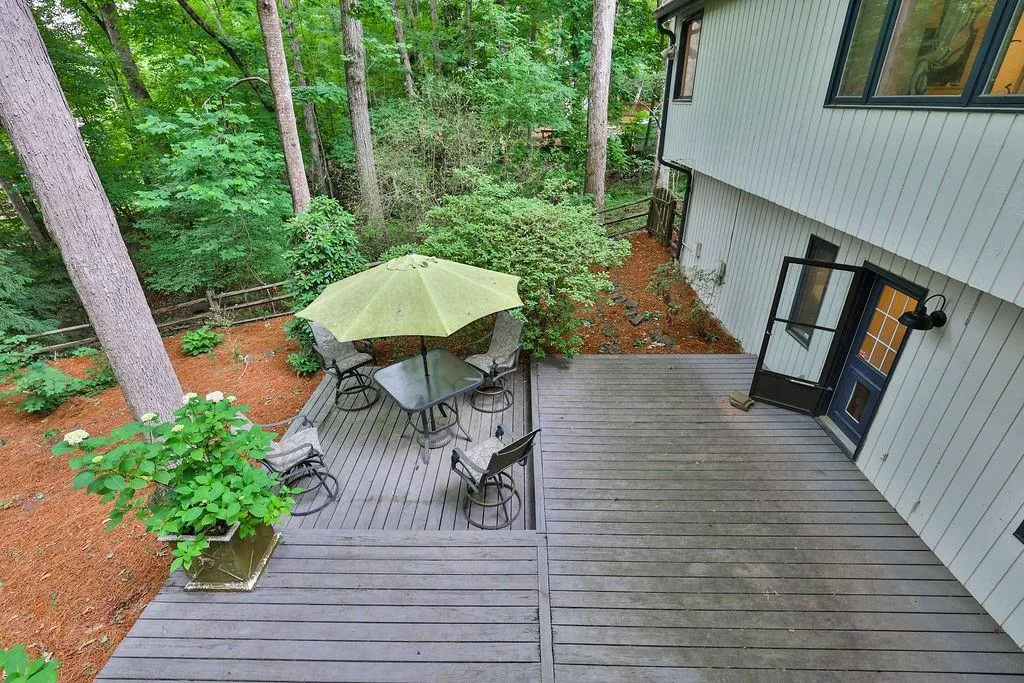 135 Nesbit Ferry Place, Sandy Springs, Georgia 30350, 4 Bedrooms Bedrooms, ,3 BathroomsBathrooms,Residential,Sold,135 Nesbit Ferry Place,7051422