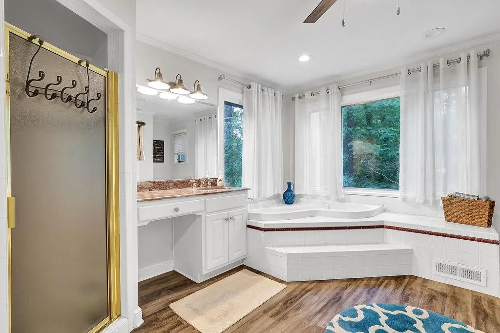 135 Nesbit Ferry Place, Sandy Springs, Georgia 30350, 4 Bedrooms Bedrooms, ,3 BathroomsBathrooms,Residential,Sold,135 Nesbit Ferry Place,7051422