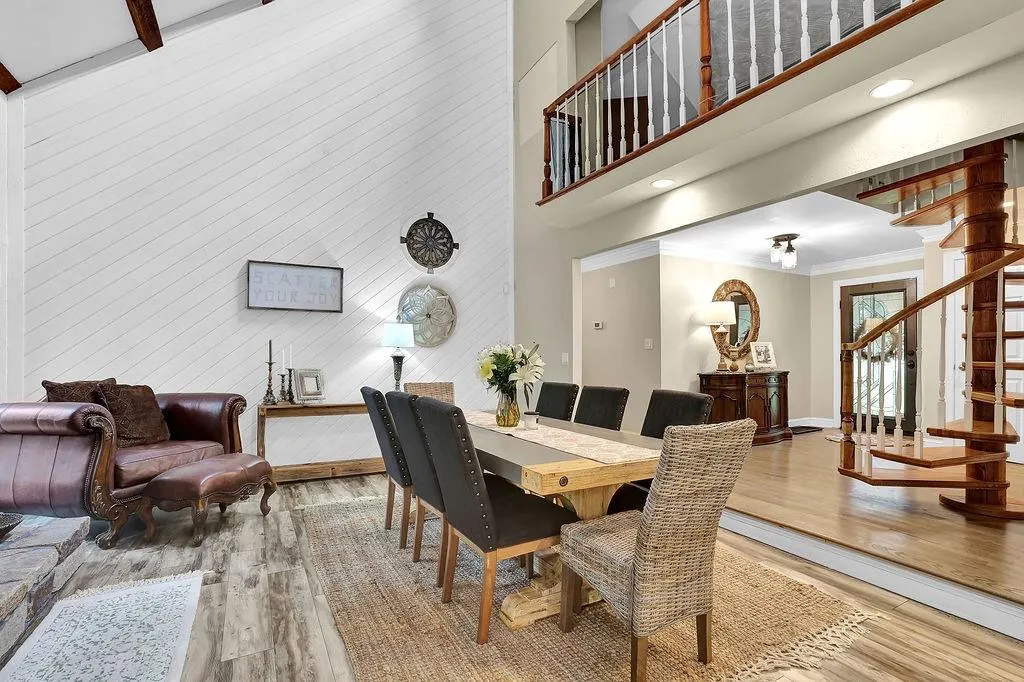 135 Nesbit Ferry Place, Sandy Springs, Georgia 30350, 4 Bedrooms Bedrooms, ,3 BathroomsBathrooms,Residential,Sold,135 Nesbit Ferry Place,7051422