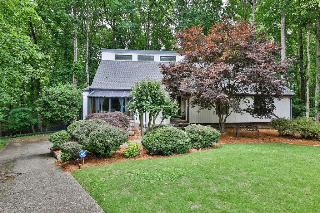 135 Nesbit Ferry Place, Sandy Springs, Georgia 30350, 4 Bedrooms Bedrooms, ,3 BathroomsBathrooms,Residential,Sold,135 Nesbit Ferry Place,7051422