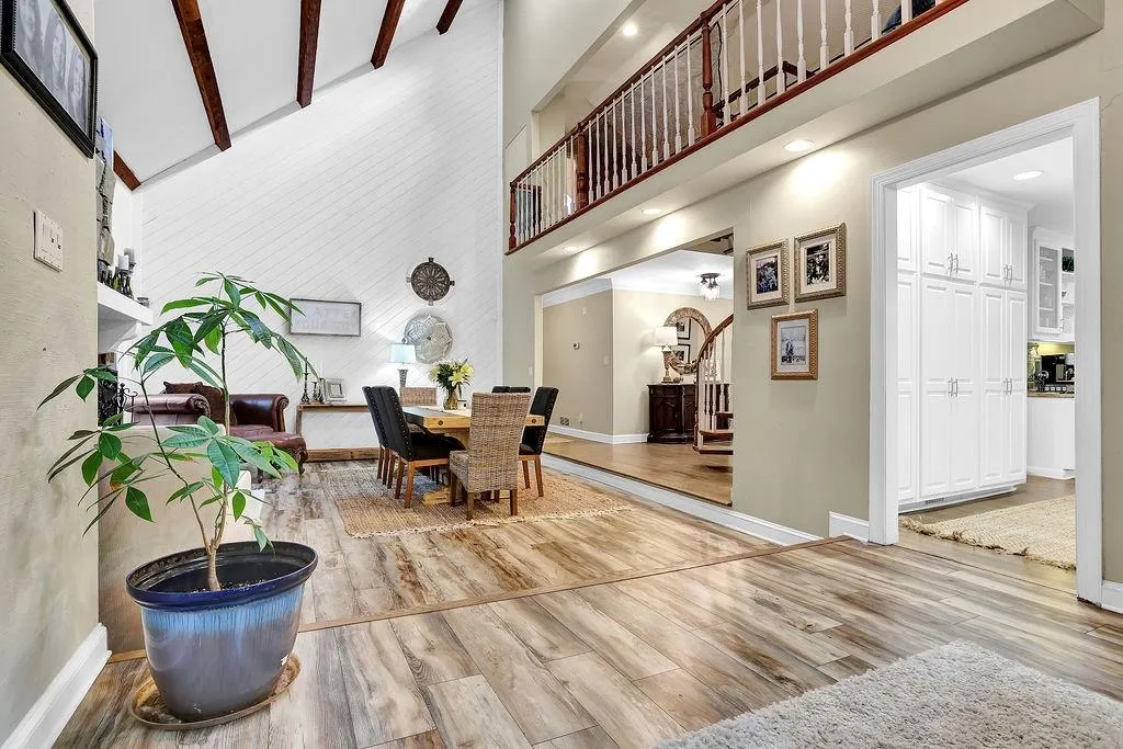 135 Nesbit Ferry Place, Sandy Springs, Georgia 30350, 4 Bedrooms Bedrooms, ,3 BathroomsBathrooms,Residential,Sold,135 Nesbit Ferry Place,7051422