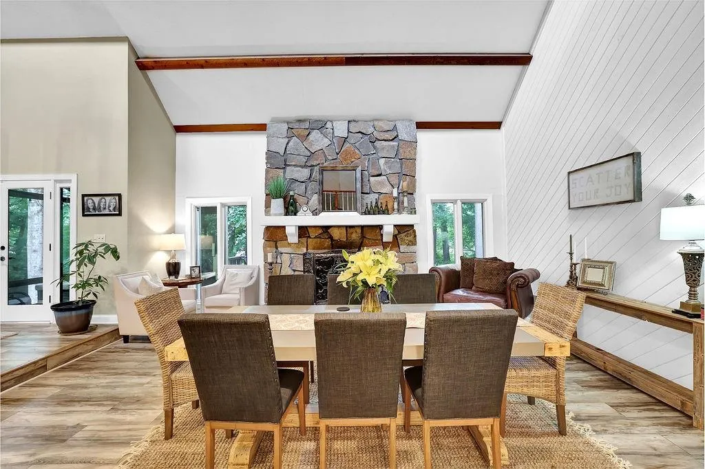 135 Nesbit Ferry Place, Sandy Springs, Georgia 30350, 4 Bedrooms Bedrooms, ,3 BathroomsBathrooms,Residential,Sold,135 Nesbit Ferry Place,7051422