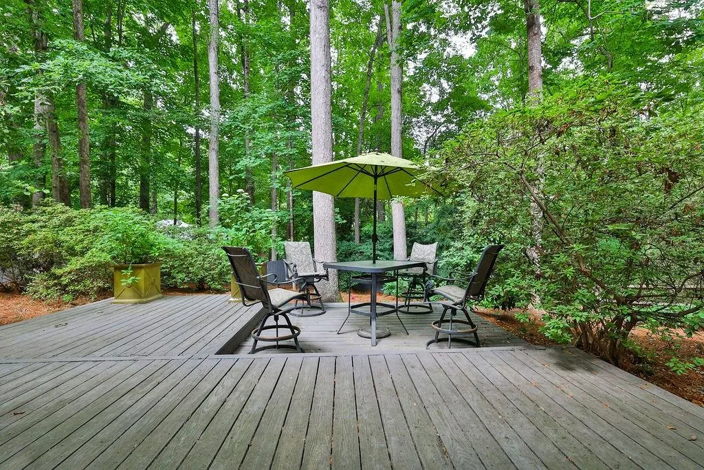 135 Nesbit Ferry Place, Sandy Springs, Georgia 30350, 4 Bedrooms Bedrooms, ,3 BathroomsBathrooms,Residential,Sold,135 Nesbit Ferry Place,7051422