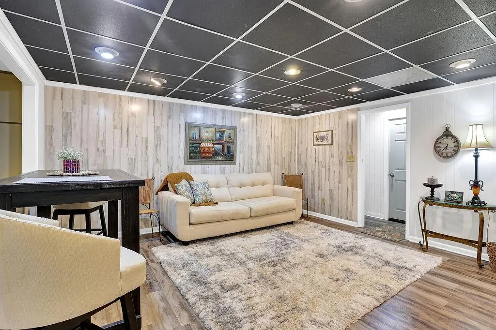 135 Nesbit Ferry Place, Sandy Springs, Georgia 30350, 4 Bedrooms Bedrooms, ,3 BathroomsBathrooms,Residential,Sold,135 Nesbit Ferry Place,7051422