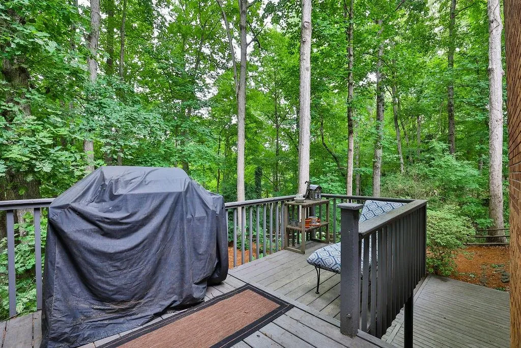 135 Nesbit Ferry Place, Sandy Springs, Georgia 30350, 4 Bedrooms Bedrooms, ,3 BathroomsBathrooms,Residential,Sold,135 Nesbit Ferry Place,7051422