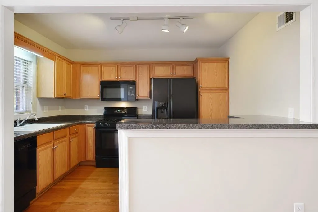 7500 Roswell Road Unit 121, Sandy Springs, Georgia 30350, 3 Bedrooms Bedrooms, ,2 BathroomsBathrooms,Residential,Sold,7500 Roswell Road Unit 121,6103201