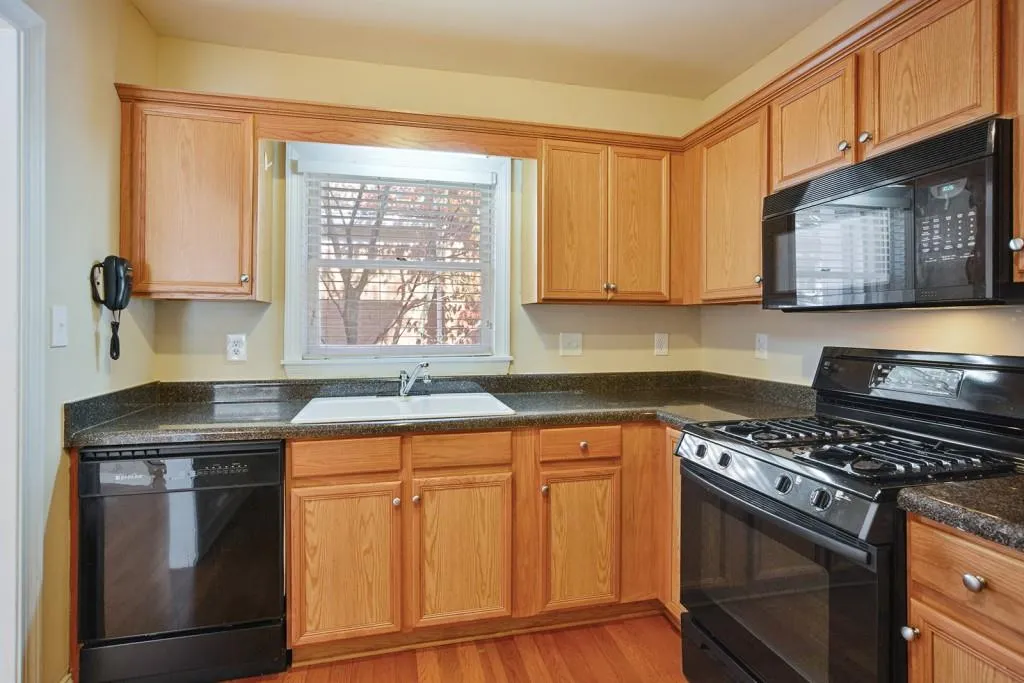 7500 Roswell Road Unit 121, Sandy Springs, Georgia 30350, 3 Bedrooms Bedrooms, ,2 BathroomsBathrooms,Residential,Sold,7500 Roswell Road Unit 121,6103201