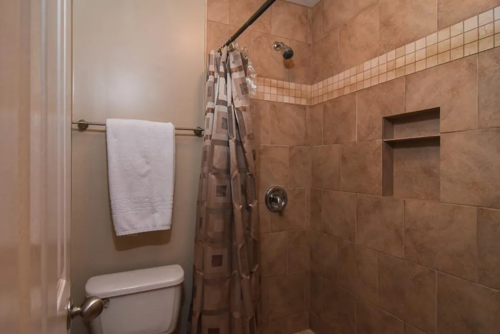 6980 Roswell Road Unit E1, Sandy Springs, Georgia 30328, 2 Bedrooms Bedrooms, ,1 BathroomBathrooms,Residential,Sold,6980 Roswell Road Unit E1,5706799