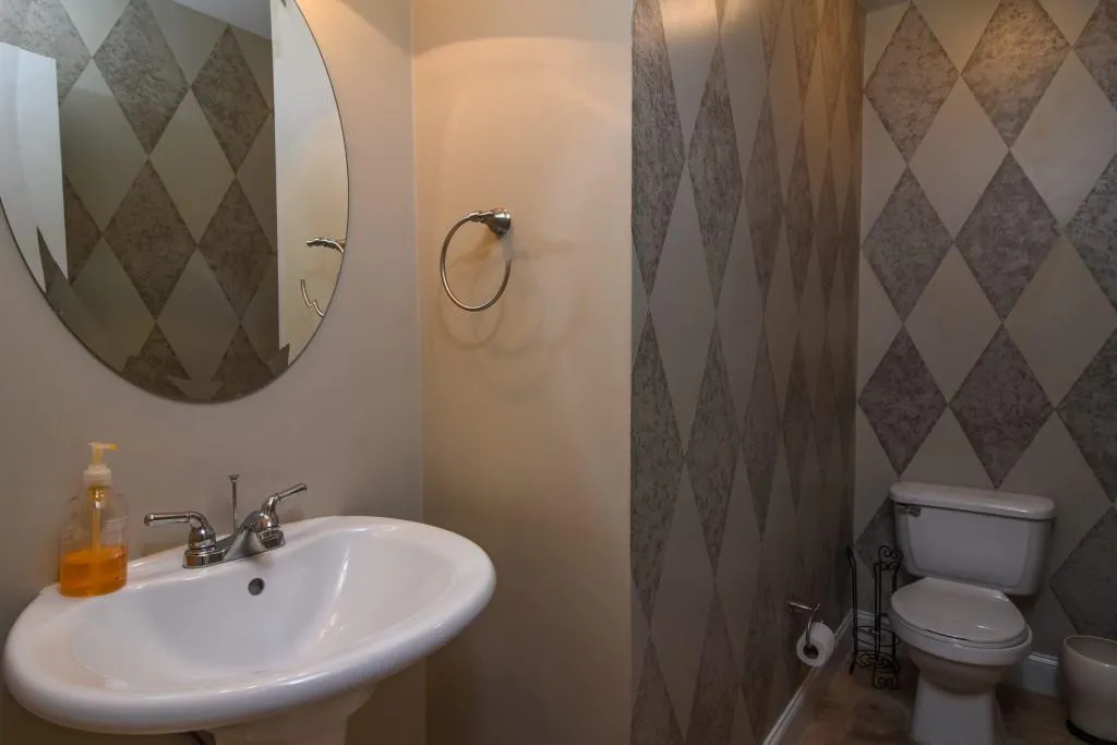 6980 Roswell Road Unit E1, Sandy Springs, Georgia 30328, 2 Bedrooms Bedrooms, ,1 BathroomBathrooms,Residential,Sold,6980 Roswell Road Unit E1,5706799