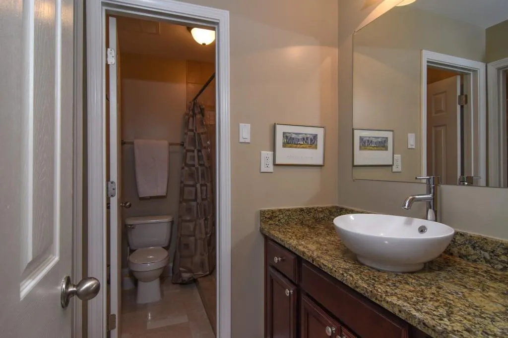 6980 Roswell Road Unit E1, Sandy Springs, Georgia 30328, 2 Bedrooms Bedrooms, ,1 BathroomBathrooms,Residential,Sold,6980 Roswell Road Unit E1,5706799