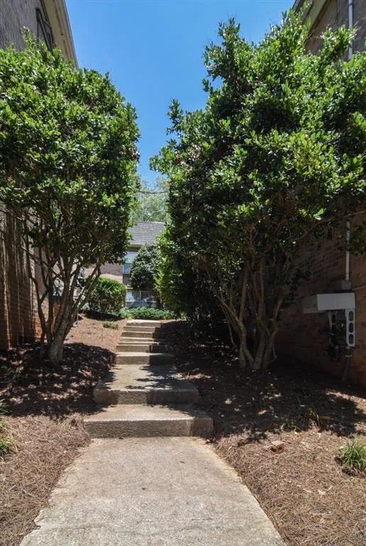 6980 Roswell Road Unit E1, Sandy Springs, Georgia 30328, 2 Bedrooms Bedrooms, ,1 BathroomBathrooms,Residential,Sold,6980 Roswell Road Unit E1,5706799