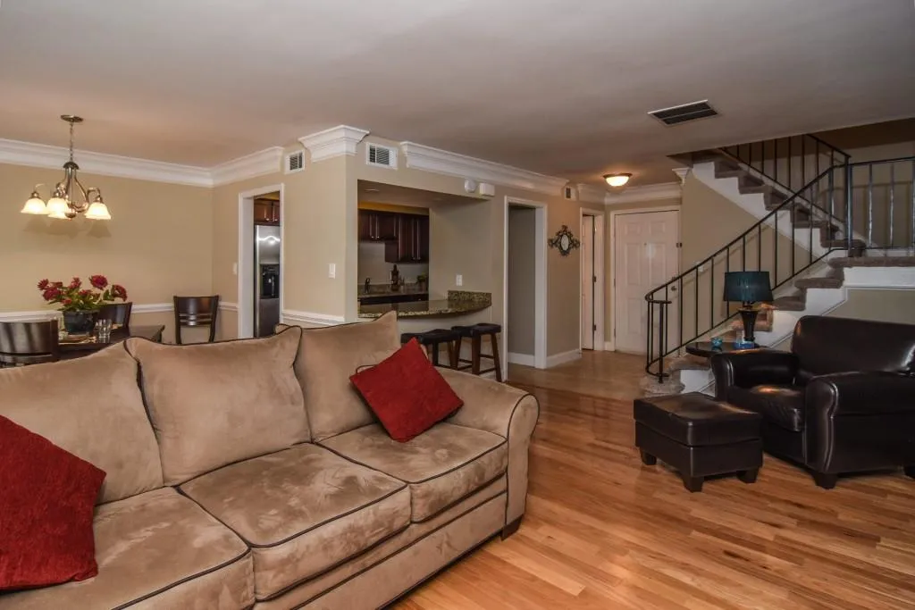 6980 Roswell Road Unit E1, Sandy Springs, Georgia 30328, 2 Bedrooms Bedrooms, ,1 BathroomBathrooms,Residential,Sold,6980 Roswell Road Unit E1,5706799