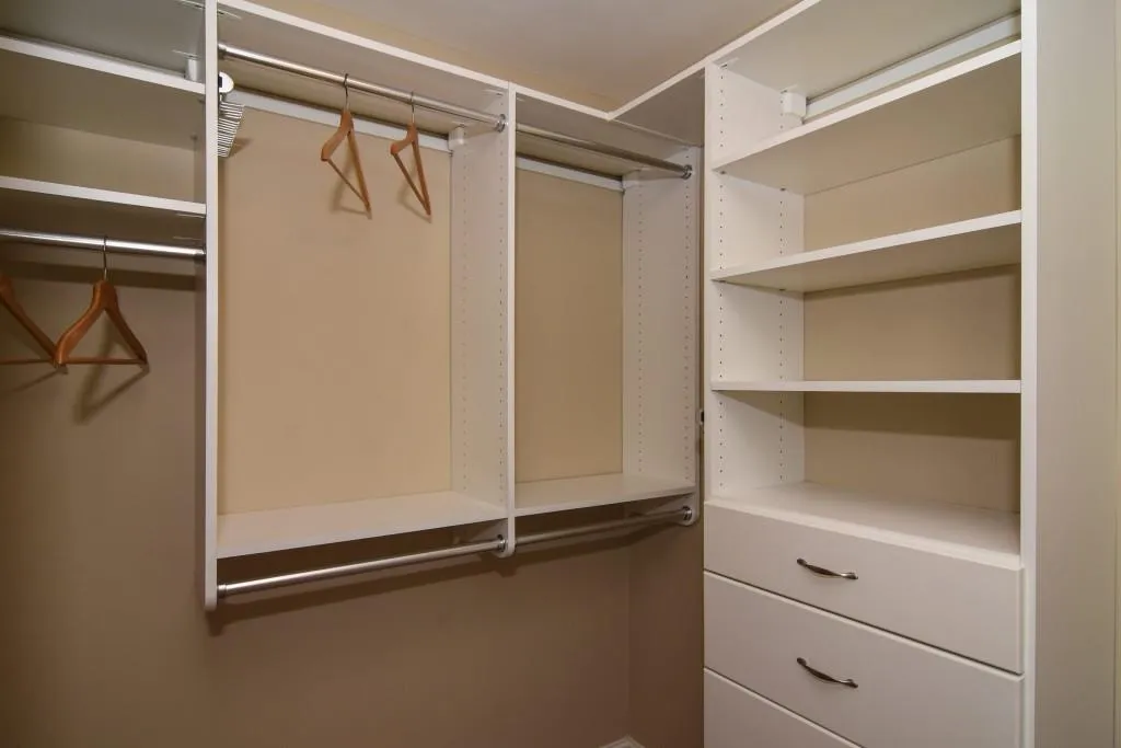 6980 Roswell Road Unit E1, Sandy Springs, Georgia 30328, 2 Bedrooms Bedrooms, ,1 BathroomBathrooms,Residential,Sold,6980 Roswell Road Unit E1,5706799