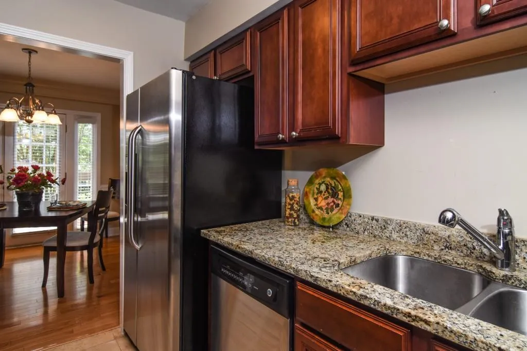 6980 Roswell Road Unit E1, Sandy Springs, Georgia 30328, 2 Bedrooms Bedrooms, ,1 BathroomBathrooms,Residential,Sold,6980 Roswell Road Unit E1,5706799