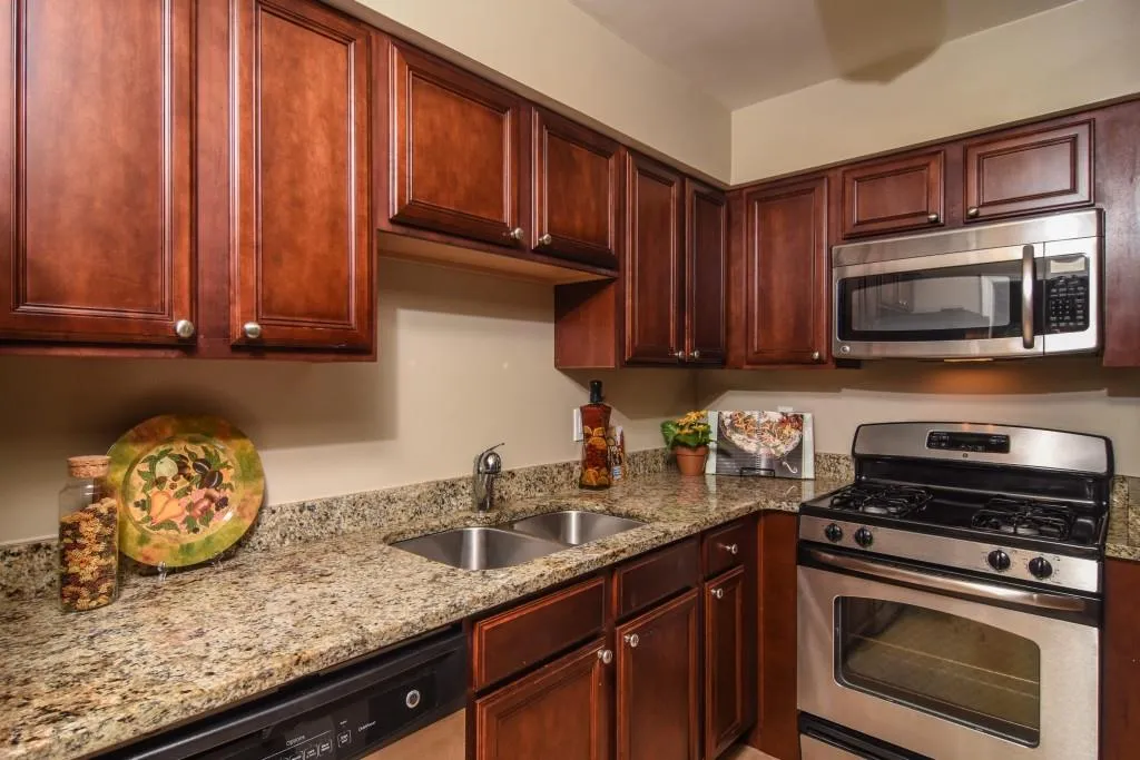 6980 Roswell Road Unit E1, Sandy Springs, Georgia 30328, 2 Bedrooms Bedrooms, ,1 BathroomBathrooms,Residential,Sold,6980 Roswell Road Unit E1,5706799