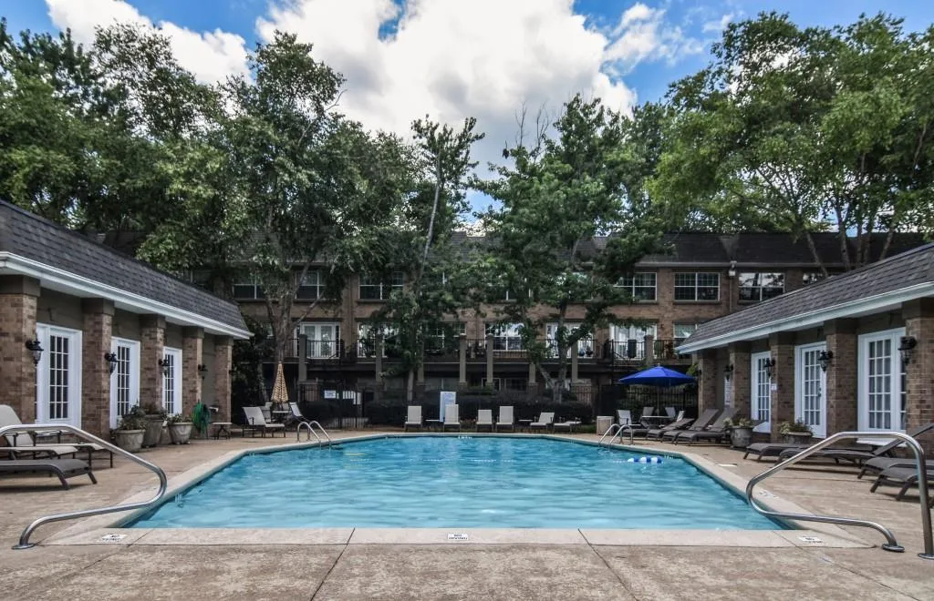 6980 Roswell Road Unit E1, Sandy Springs, Georgia 30328, 2 Bedrooms Bedrooms, ,1 BathroomBathrooms,Residential,Sold,6980 Roswell Road Unit E1,5706799