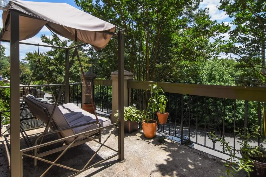 6980 Roswell Road Unit E1, Sandy Springs, Georgia 30328, 2 Bedrooms Bedrooms, ,1 BathroomBathrooms,Residential,Sold,6980 Roswell Road Unit E1,5706799