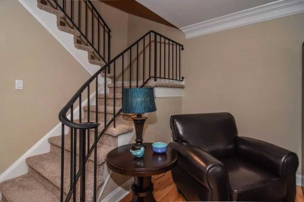 6980 Roswell Road Unit E1, Sandy Springs, Georgia 30328, 2 Bedrooms Bedrooms, ,1 BathroomBathrooms,Residential,Sold,6980 Roswell Road Unit E1,5706799