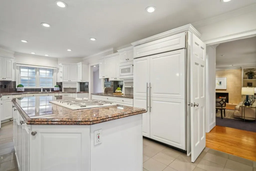 235 Colewood Way, Atlanta, Georgia 30328, 5 Bedrooms Bedrooms, ,5 BathroomsBathrooms,Residential,Sold,235 Colewood Way,7507444