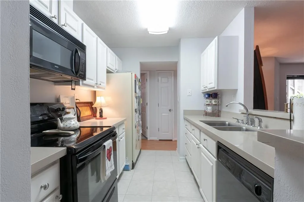 1101 Garden Court, Atlanta, Georgia 30328, 2 Bedrooms Bedrooms, ,2 BathroomsBathrooms,Residential,Sold,1101 Garden Court,6091891
