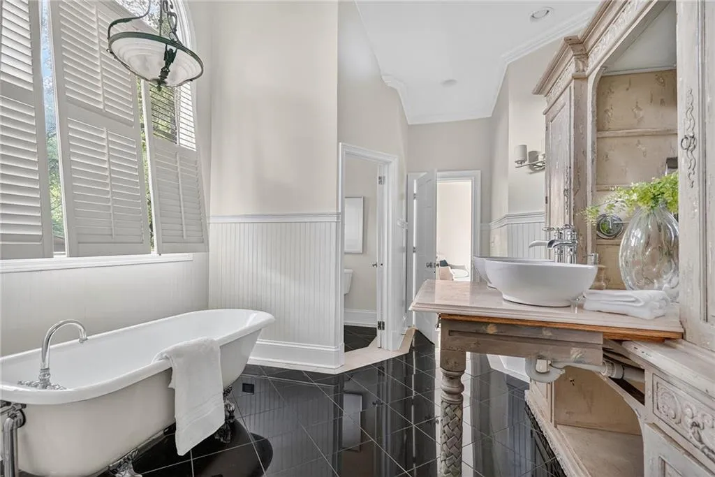 1018 Peachtree Battle Circle Nw, Atlanta, Georgia 30327, 5 Bedrooms Bedrooms, ,4 BathroomsBathrooms,Residential,For Sale,1018 Peachtree Battle Circle Nw,7661114
