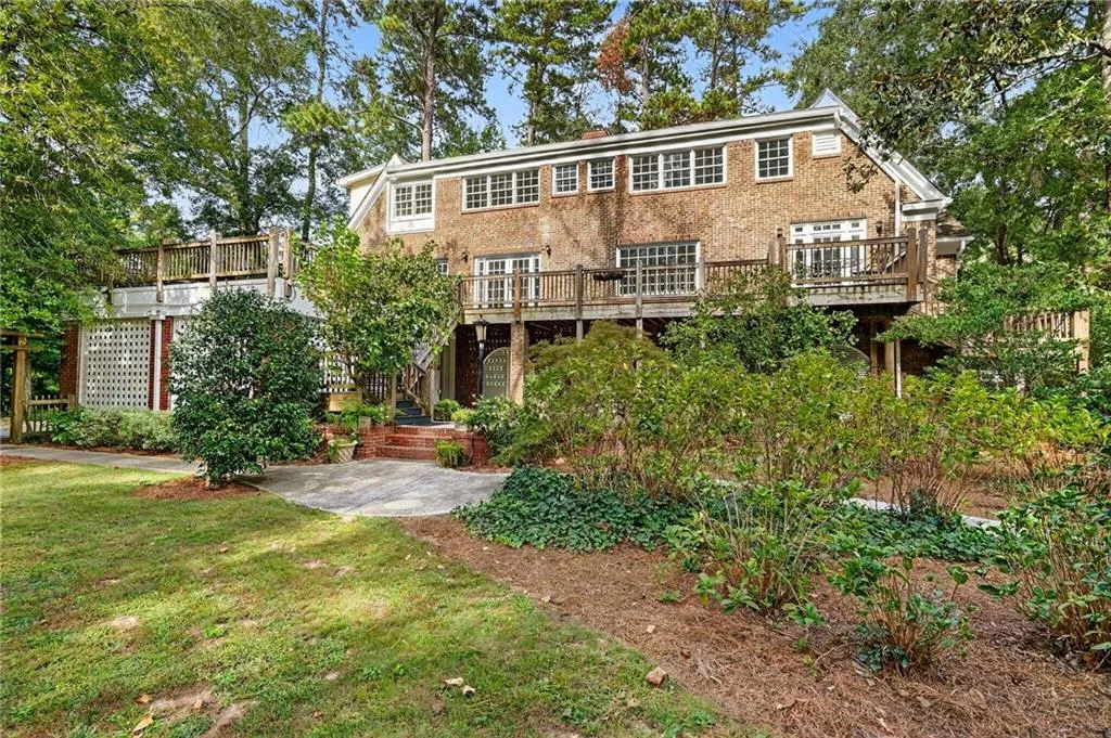 1018 Peachtree Battle Circle Nw, Atlanta, Georgia 30327, 5 Bedrooms Bedrooms, ,4 BathroomsBathrooms,Residential,For Sale,1018 Peachtree Battle Circle Nw,7661114